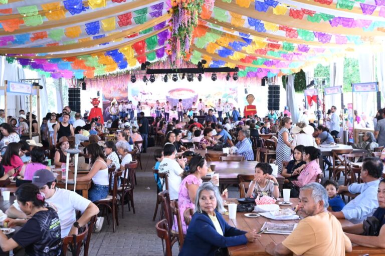 Familias disfrutan del último día del Encuentro de Cocina Tradicional