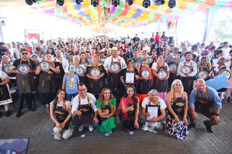 Se reúnen cocineras y cocineros tradicionales de 46 municipios del estado