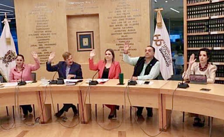 Aprueban dictamen de reformas para armonizar la Ley Orgánica del Poder Legislativo con disposiciones constitucionales y político-electorales