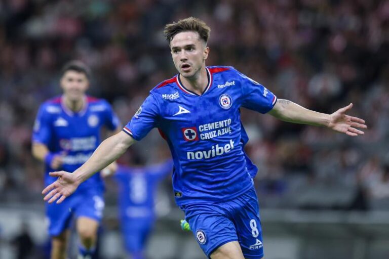 Cruz Azul vence a Chivas y se convierte en el primer finalista de la Liga MX