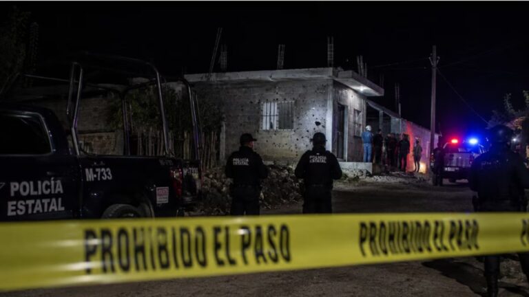 Comando armado asesina a 10 integrantes de una familia en Puebla