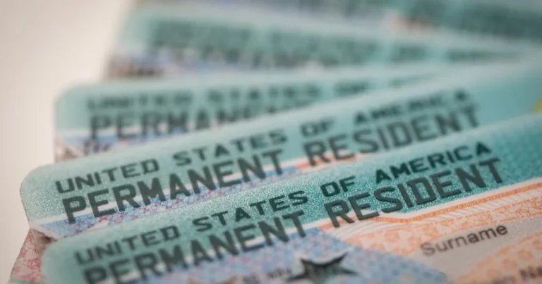 Migrantes que soliciten ‘green card’ ya no deberán salir de EU para pedirla: DHS calma a empleadores