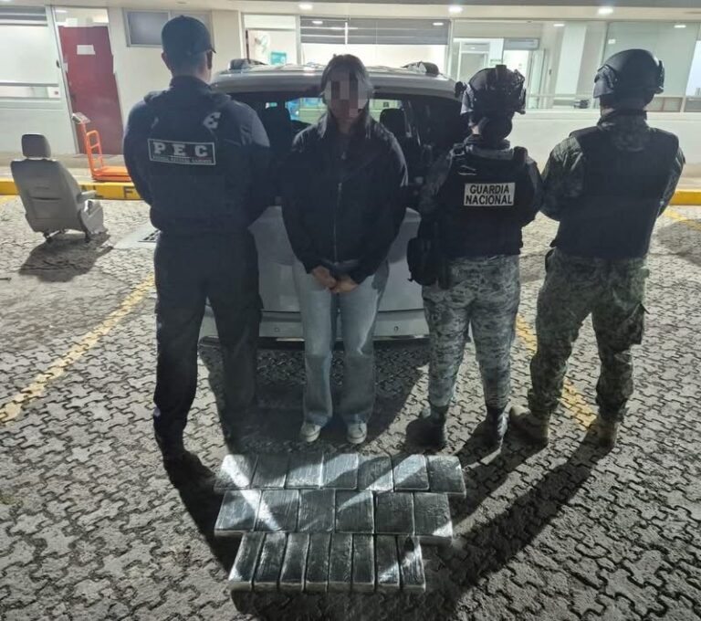 Detienen a ciudadana estadounidense con más de 59 mil dosis de cocaína en Guanajuato