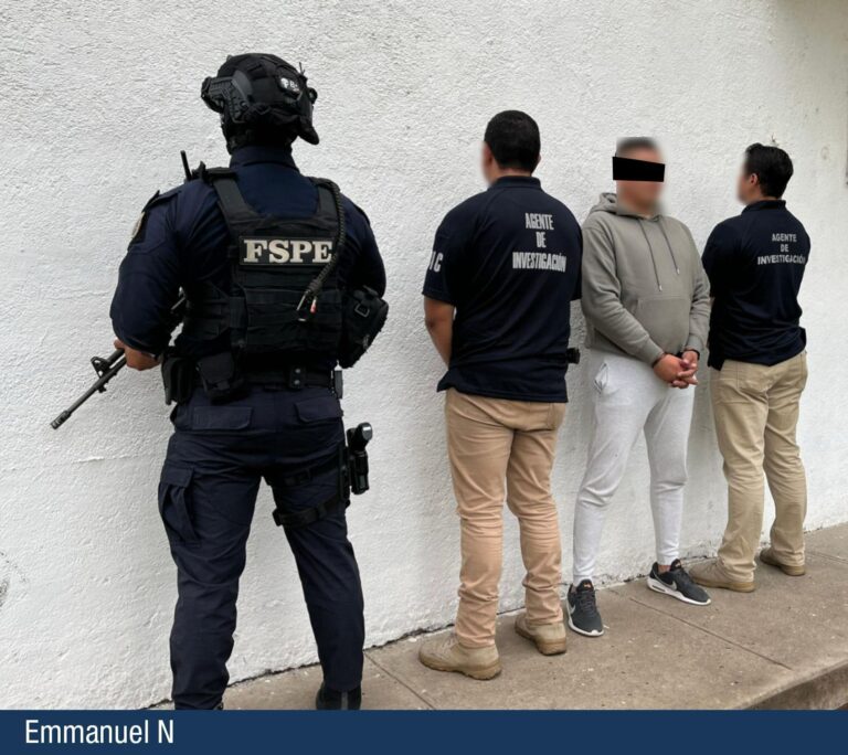 Detienen a dos integrantes de las FSPE presuntamente involucrados en abuso contra transportista