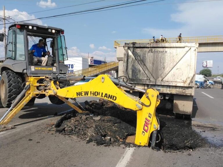 Seguirá bloqueada carretera 45 Silao – León por reparación de socavón