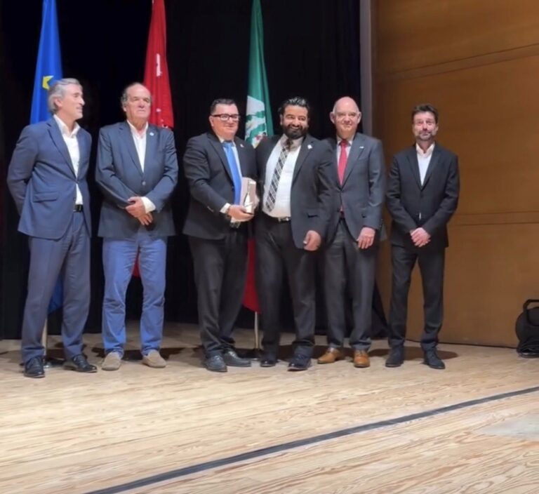 Distinguen a Irapuato con escoba de platino