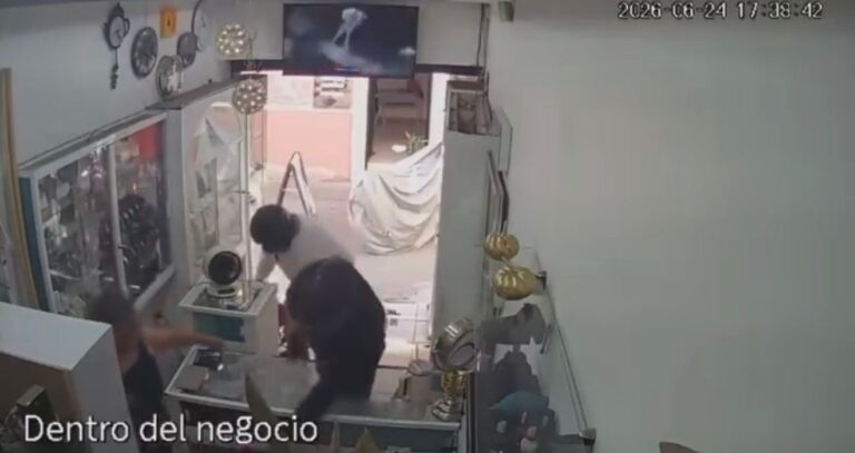En 90 segundos, asaltan joyería en pleno Centro de Celaya