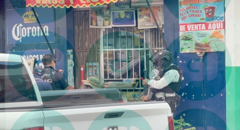 Fiscalía estatal catea vinatería por caso de muerte de un hombre por alcohol adulterado