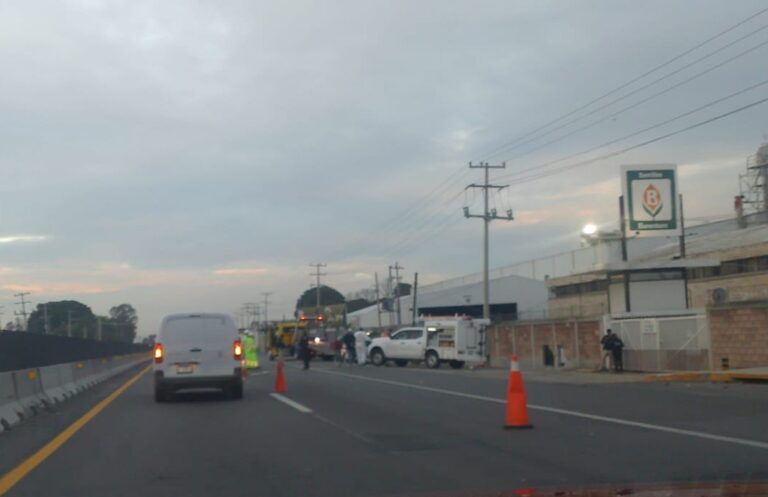 Una persona pierde la vida tras volcarse en la carretera Celaya-Cortazar