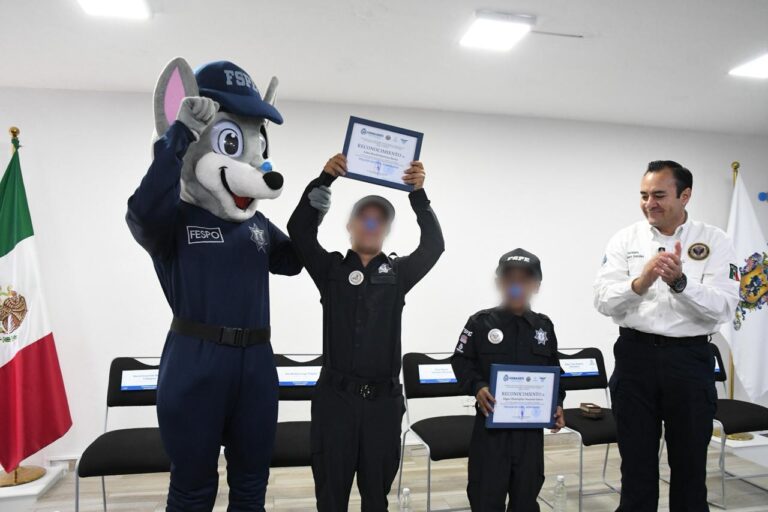Cumplen infancias su sueño: ser policías por un día