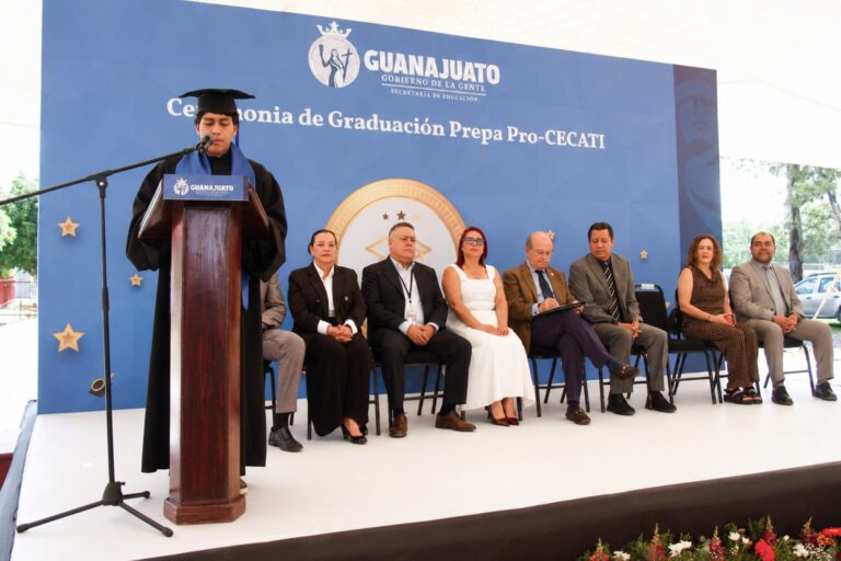Egresa primera generación de Prepa Pro-CECATI