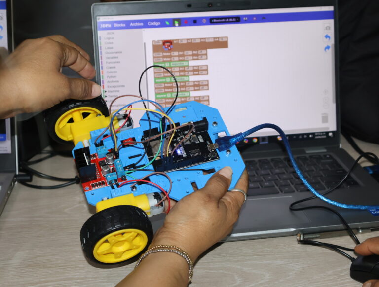 Docentes de León se capacitan en robótica para inspirar a las nuevas generaciones de innovadores
