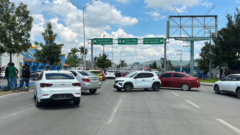 Decomiso de un Uber desata protestas en varios municipios de Guanajuato