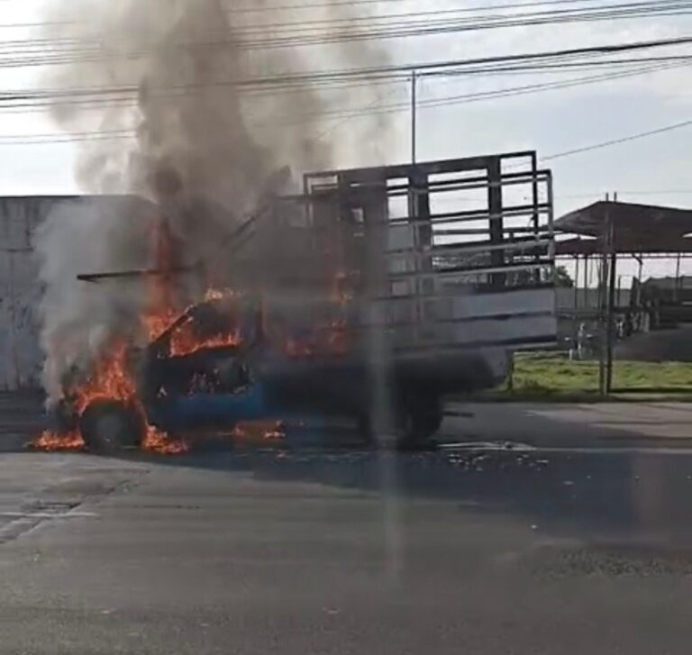 Se incendia camioneta en Irapuato