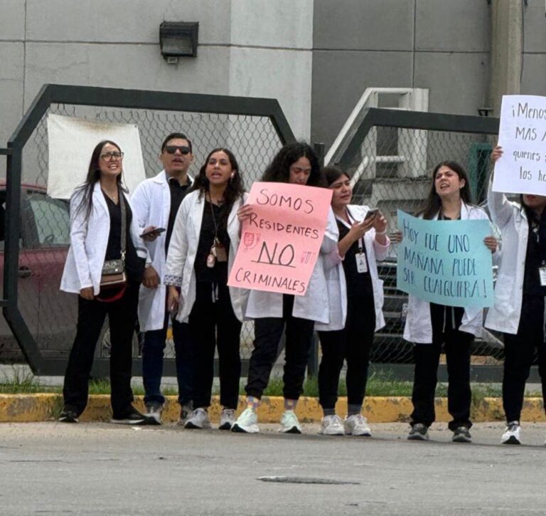Detención de médico residente desata protestas en Hospital 48 del IMSS León