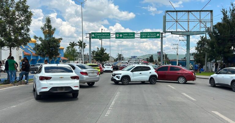 Taxistas denuncian que transporte pirata reduce hasta 25% sus ingresos en Guanajuato