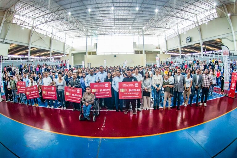 Fortalece alcalde sanmiguelense la educación de jóvenes del municipio