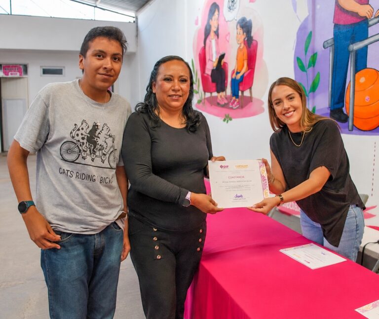 38 MUJERES CORTAZARENSES CONCLUYEN CON ÉXITO EL SEGUNDO CURSO DE AUTOMAQUILLAJE IMPULSADO POR DIF CORTAZAR