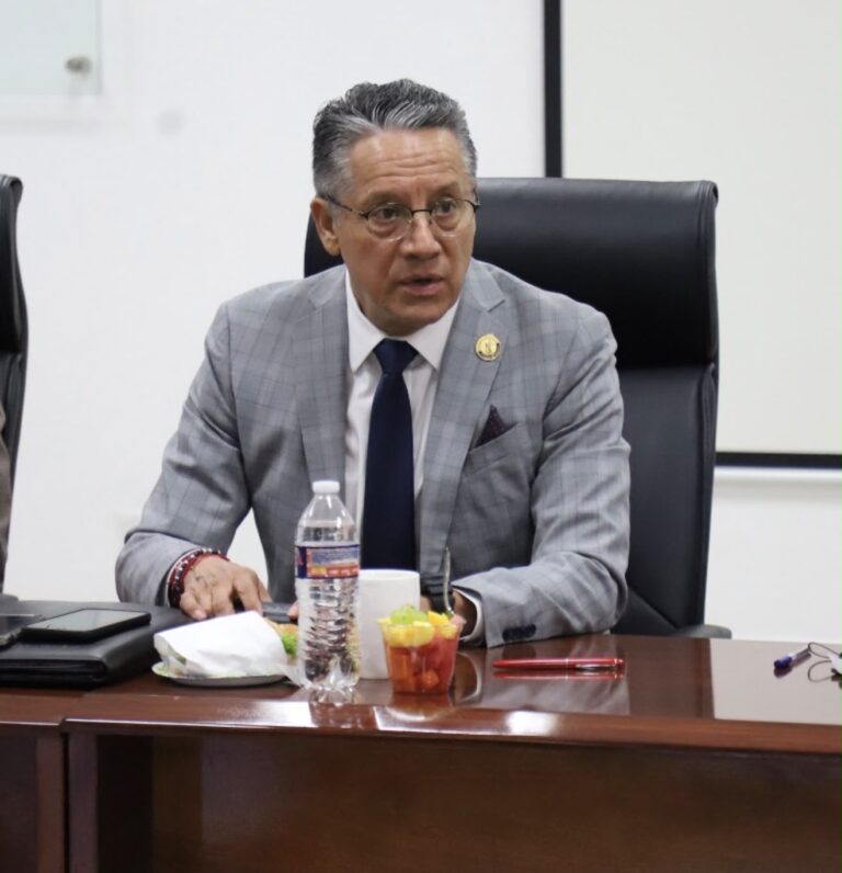 “Destruyan las botellas”: Fiscal lanza llamado tras intoxicaciones por alcohol adulterado