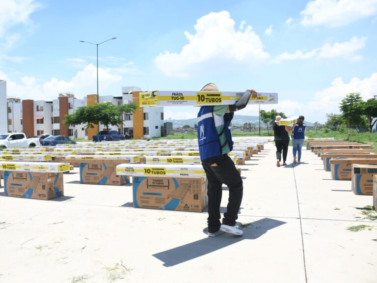 Entregan más de 100 calentadores solares en colonias El Milagro y Santa Sofía