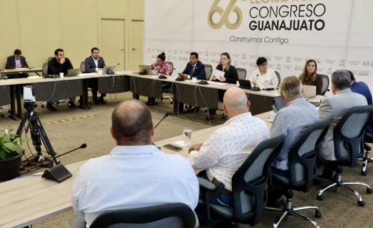 Dialogan sobre propuesta para incorporar la economía social como mecanismo de inclusión productiva