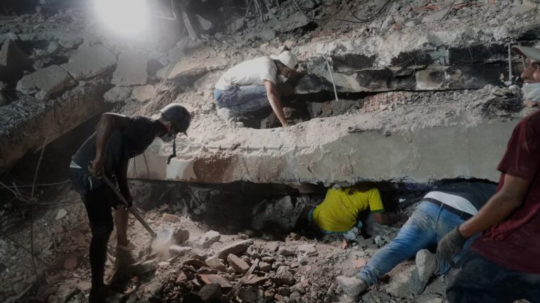 Sube a 4 mil 333 el número de muertos por terremotos en Venezuela