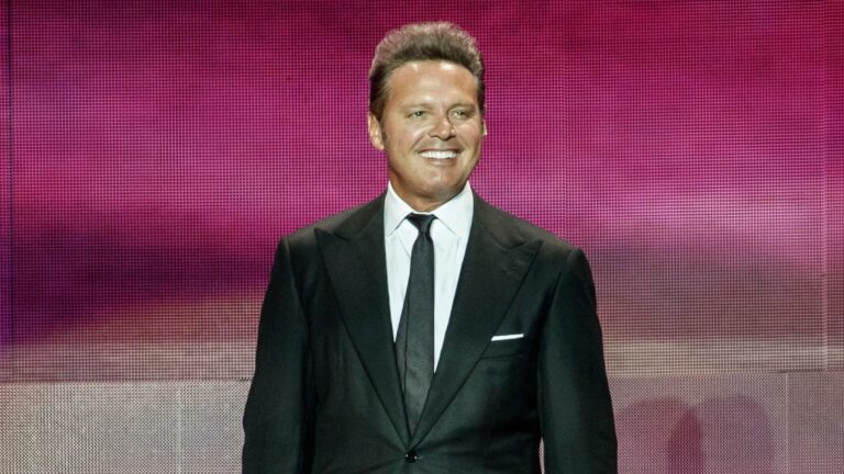 Luis Miguel prepara un nuevo proyecto y alista su regreso a la vida pública