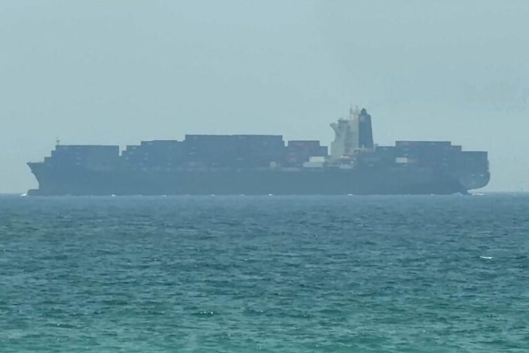 Irán anuncia cierre del estrecho de Ormuz en respuesta a bombardeos de EU