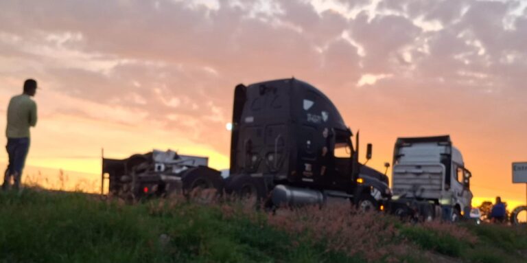 Choques paralizan carretera Irapuato – Abasolo