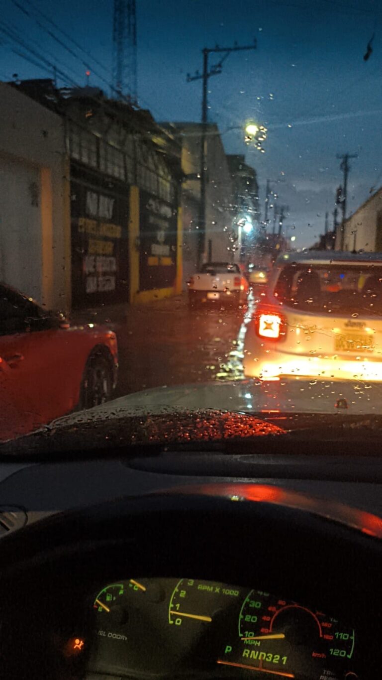 Atiende PC y Bomberos afectaciones tras lluvia tipo tromba en Apaseo el Grande