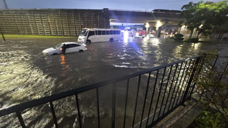 Lluvia de 101.9 mm deja afectaciones en 18 colonias de Celaya
