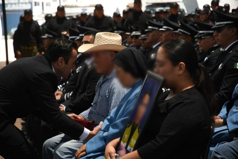 Despiden con honores a Jesús Francisco, oficial caído de la Policía Estatal de Caminos