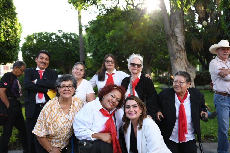 DIF Irapuato celebra a las personas adultas mayores con música, arte y emprendimiento