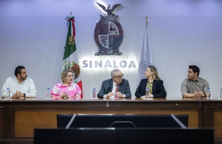 Regresa Rocha Moya a la gubernatura de Sinaloa