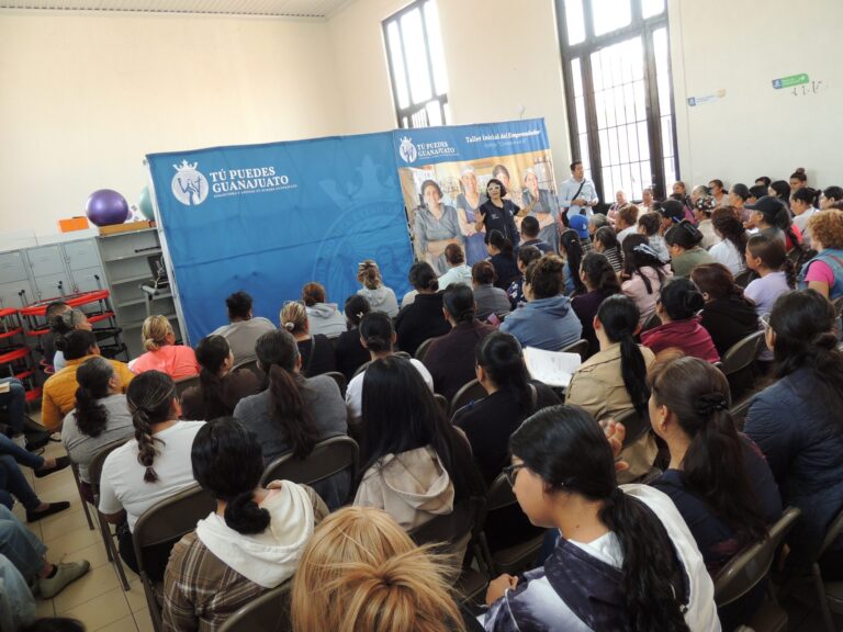 Gobierno de la Gente capacita y apoya a más personas emprendedoras de Valle de Santiago