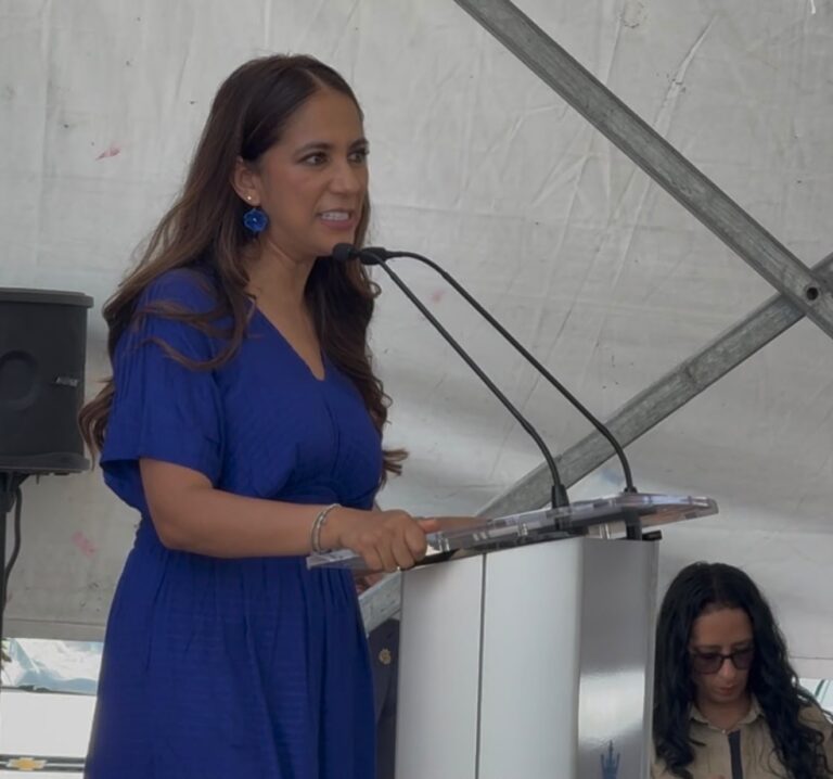 Libia García Muñoz Ledo relata dificultades para lactar en el trabajo, detonante de reformas legales