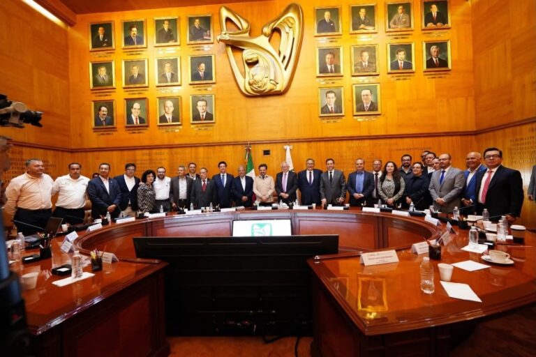 Sindicatos y empresarios se reúnen con director del IMSS para impulsar nuevo hospital en Irapuato