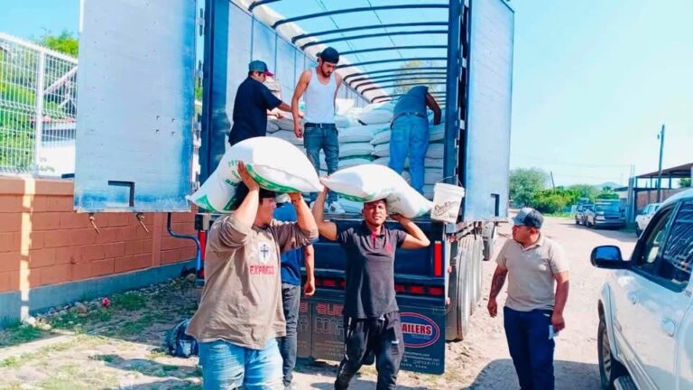 Irapuato beneficia a mil 178 productores con programa de fertilizante, 150 más que el año pasado