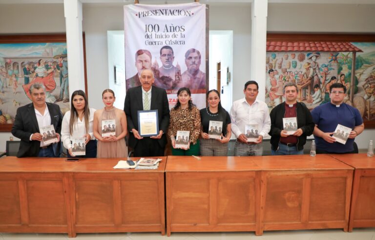 Presentan el Libro “100 años de la Guerra cristera” en Cortazar