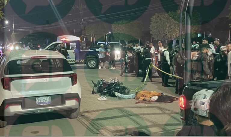 Motociclista fallece tras chocar contra camión urbano en Irapuato