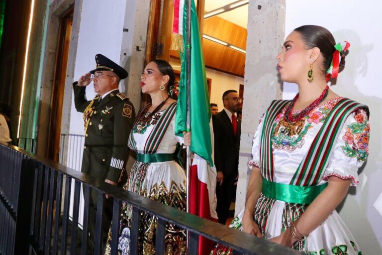 Honra Lorena Alfaro a Héroes Nacionales, a la Patria, la Familia y la Libertad