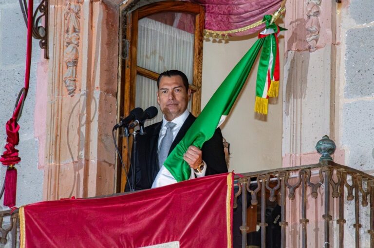 Niñez y adultos mayores, presentes en el Grito de Mauricio Trejo desde la Casa de Allende
