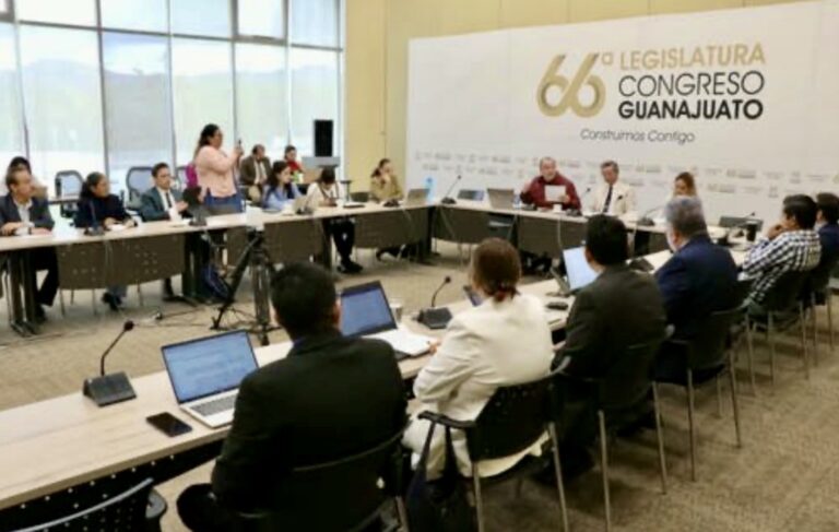 Revisan iniciativa para garantizar atención médica integral y prioritaria a familias de personas desaparecidas