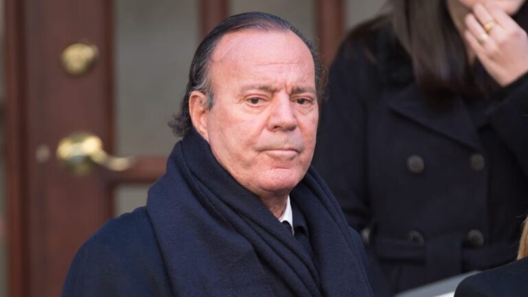 Julio Iglesias enfrenta nueva querella de ex empleadas