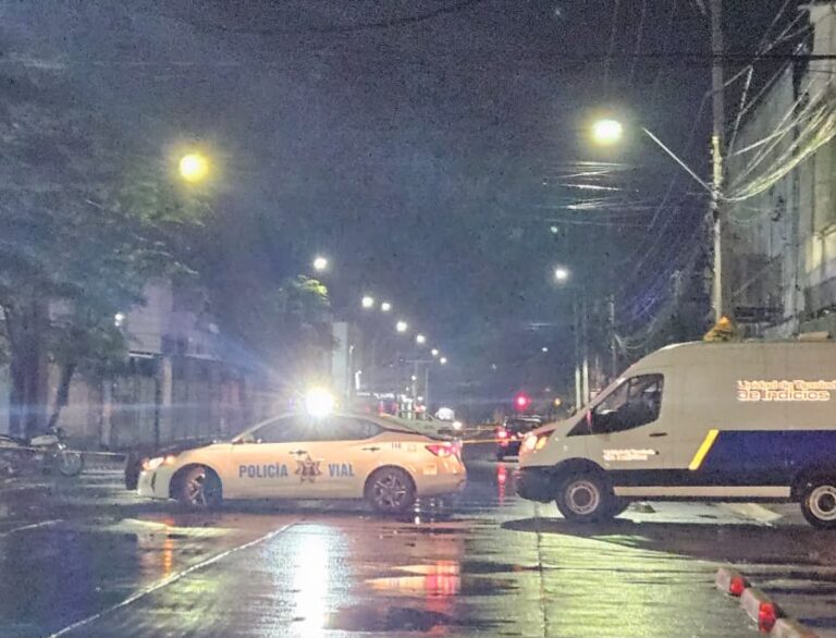 Accidente de motocicletas deja un muerto y un lesionado en León