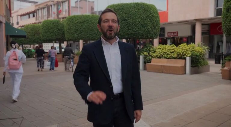 Víctor Zanella llama a la unidad tras ser designado Defensor de la Patria por el PAN