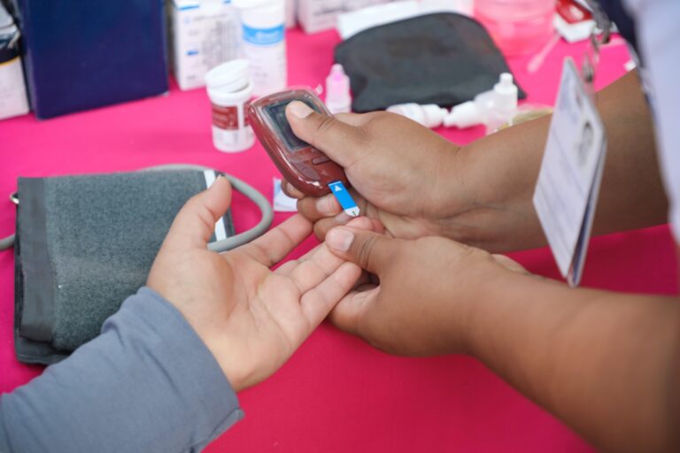 Acerca Gobierno de Cortazar servicios médicos a las familias