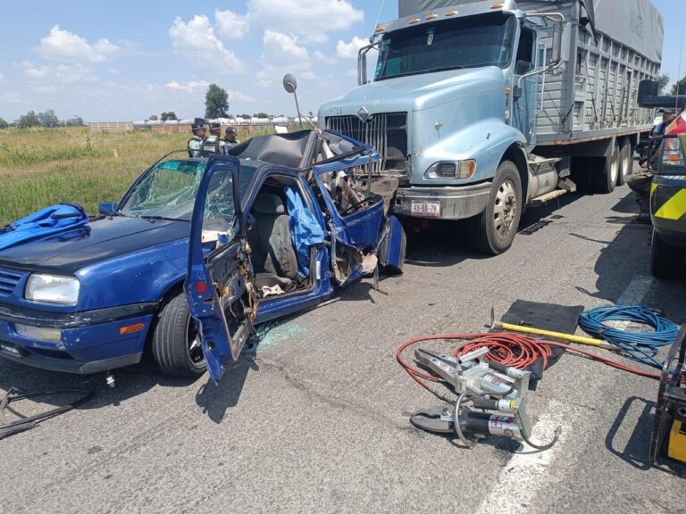 Adulto y menor de edad mueren tras chocar en la Salamanca-Celaya