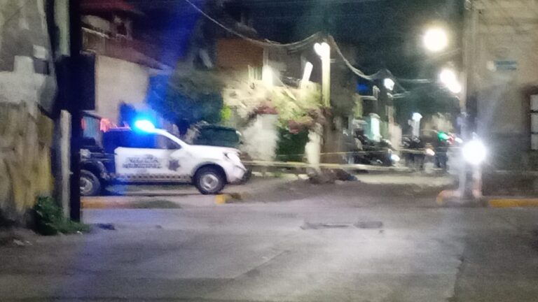 Abandonan cuerpo sin vida envuelto en cobijas en calles del Barrio de San Miguel