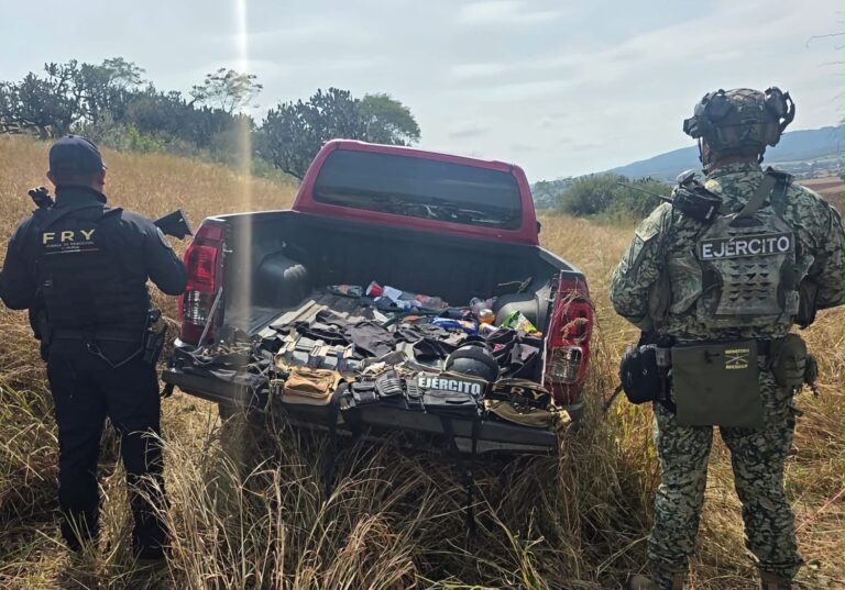 Aseguran camioneta robada, cartuchos y poncha llantas en zona serrana de Yuriria